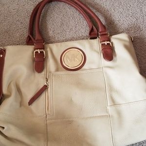 Not authentic Michael kors